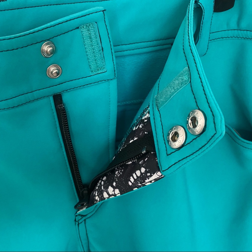 Volcom Snowboard Pants - Picture 2 of 16